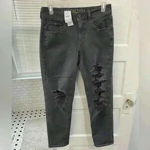 NWT American Eagle dark grey ripped‎ tomgirl stretchy jeans size 2 short